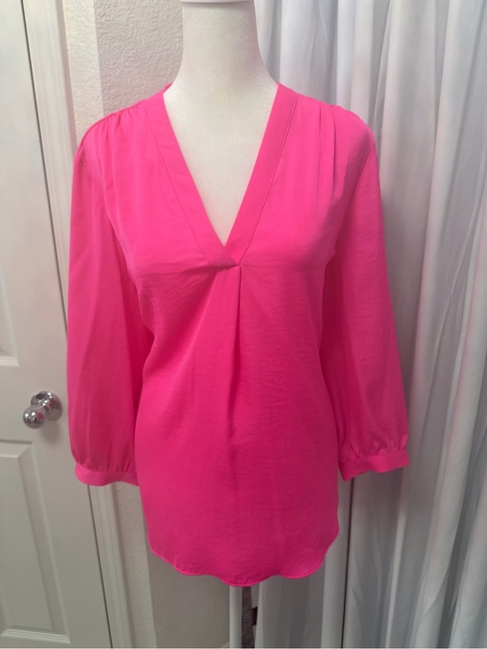 Vince Camuto Tops - Vince Camuto Rumple Satin Split V-Neck Blouse Fuchsia Pink L
